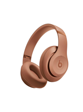 Beats Studio Pro Wirelesss Headphone Kim Collection, headset