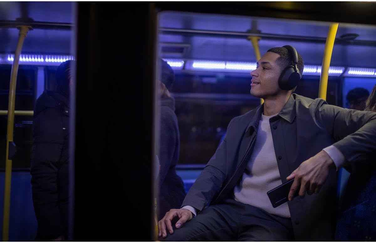 WH WH - 1000XM5 headset for computer setup