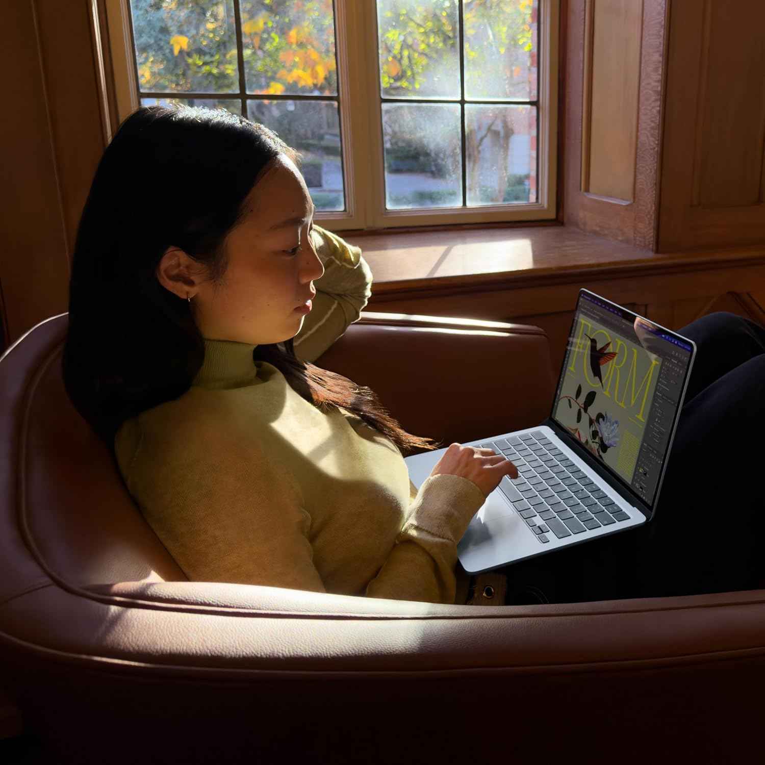 APPLE 13 - inch laptop for portable computing